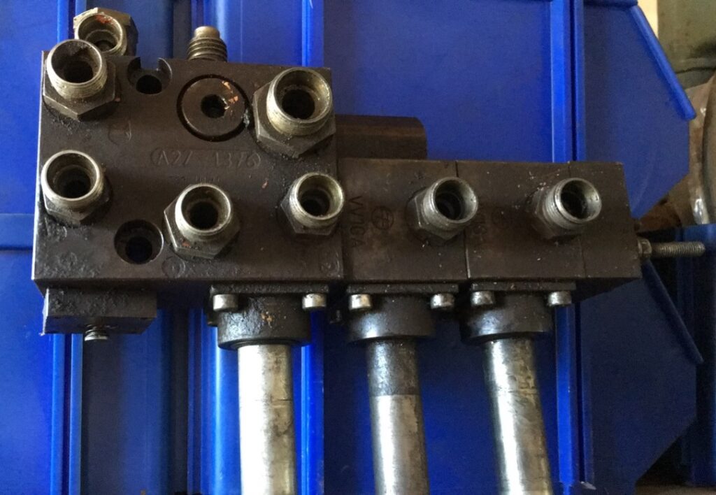 Rozdzielacz A22 1376 TS3 H1 + zawory Hydrotechnik Frutigen VV1GA