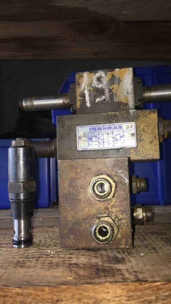 Zespół sterowania hydrauliki Hagglunds Denison + TIPO