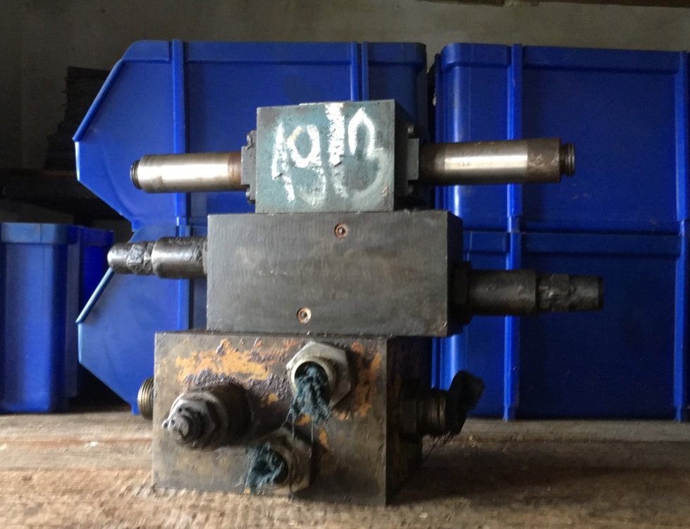 Zespół sterowania hydrauliki Abex Denison + TIPO + rozdzielacz
