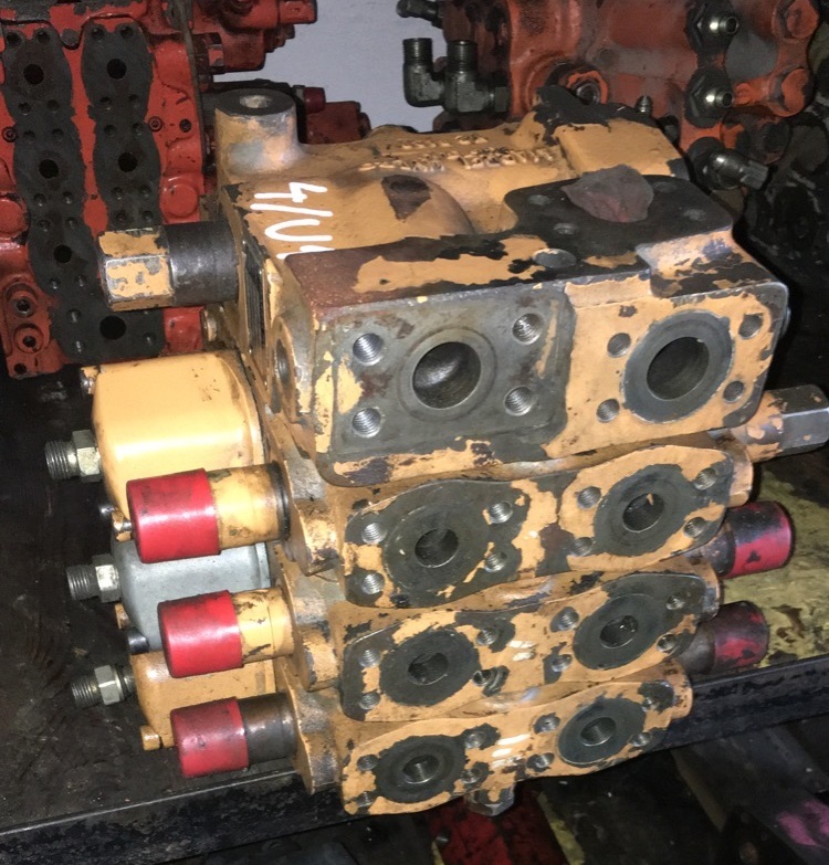 Rozdzielacz hydrauliczny z maszyny CASE Marrel Hydro FDG 3P 20E / 795328 /