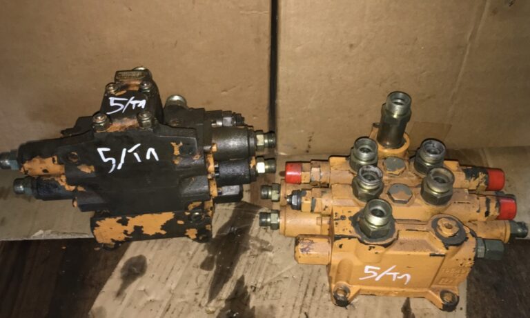 Rozdzielacz Rexroth Sigma 222652/03 J3343633 z koparki CASE 988