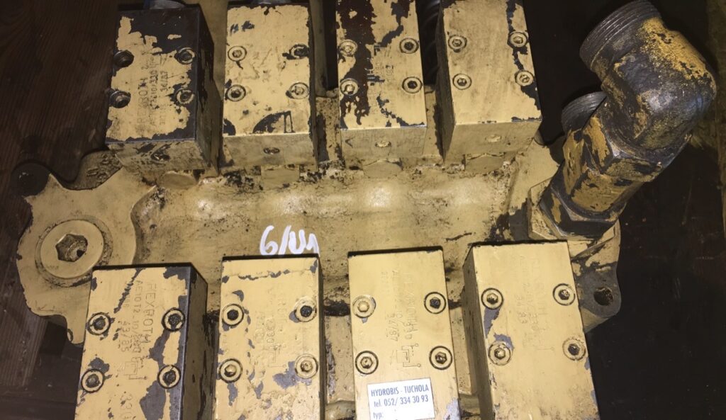 Rozdzielacz hydrauliczny 6048987 M0 2174-00