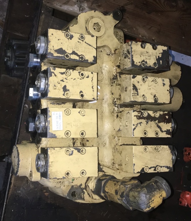 Rozdzielacz hydrauliczny 6048987 M0 2174-00