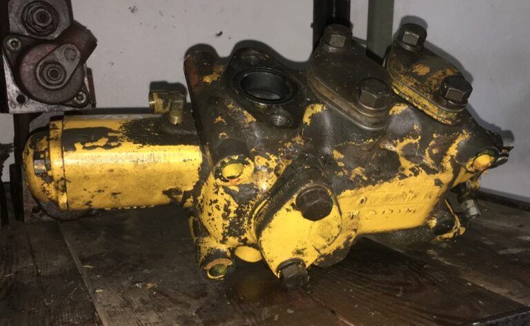 Rozdzielacz hydrauliczny 4J5180