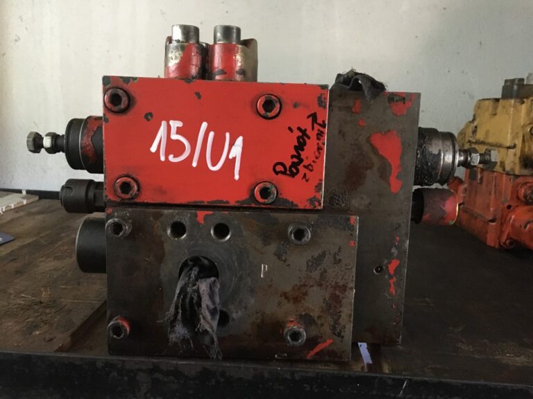 Rozdzielacz hydrauliczny S0V4B0137 A P.0119150001 C95