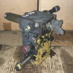 Rozdzielacz z koparki EDER M 805 – zawory sterowania