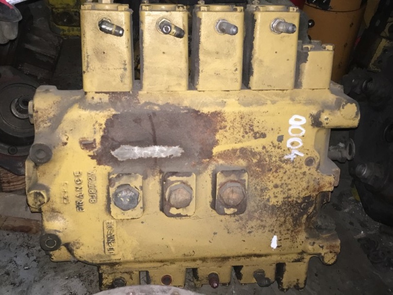 Rozdzielacz hydrauliczny z CATERPILLAR 8J8712V