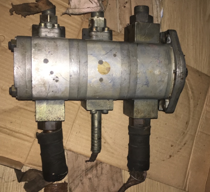 Pompa hydrauliczna mini Poclain CASE 1088 IH 91087688 T. 3943551 A. 4006018