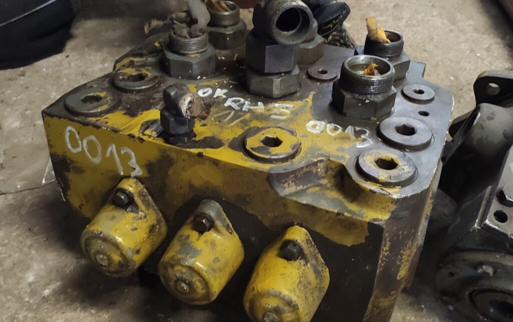Rozdzielacz O&K 1129485 492 O&K RH4 RH5
