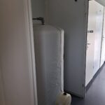 Kontener sanitarny uniwersalny socjalny pracowniczy 20′ – toalety, pisuary, umywalki, prysznice