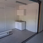 Kontener DUO biurowy podwójny socjalny z łazienką oraz aneksem kuchennym – wymiary : 6,06 m x 4,90 m