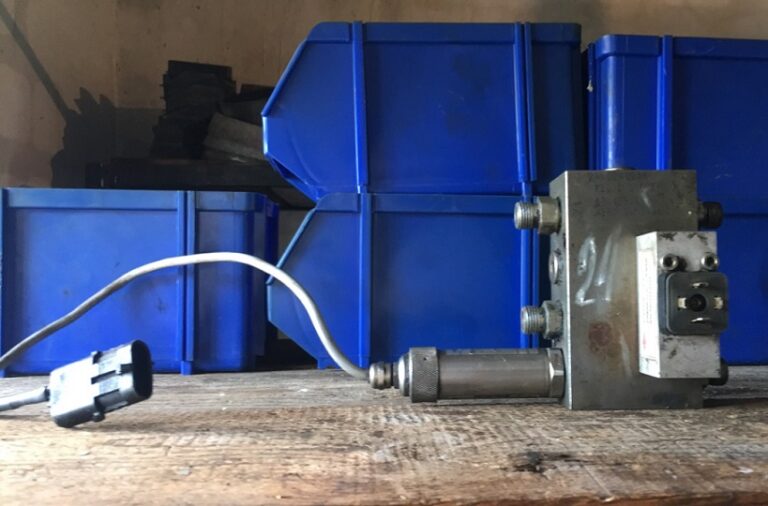 Zawór z czujnikiem ciśnienia I cewką sterowania Fluid System 241 SEA 8260 50.433.46.X 4387 9.10.98
