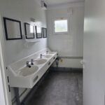 Kontener sanitarny uniwersalny 20′ 6.06 m x 2.45 m