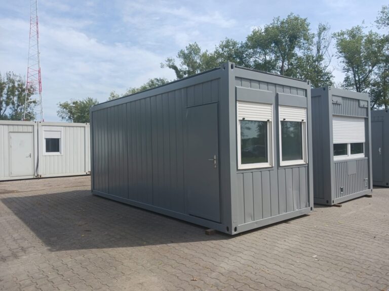 Kontener biurowy, Pawilon biurowy 20′ socjalny pracowniczy – 4 okna, wejście na długiej ścianie – wymiary 6,06 m x 2,45 m