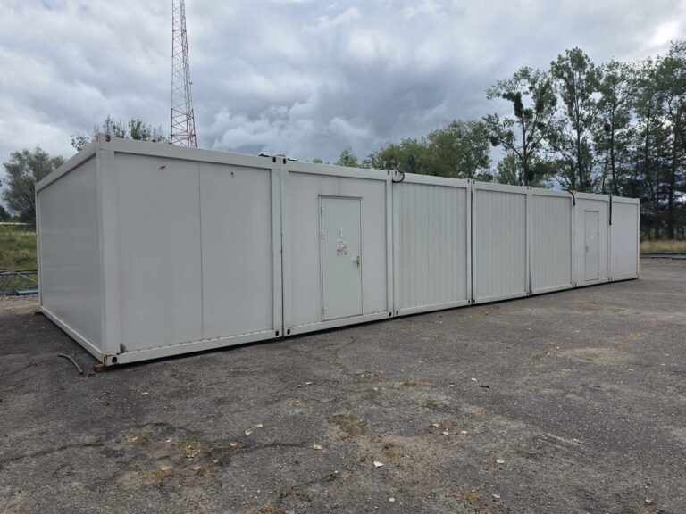UKŁAD SIEDMIU KONTENERÓW – Kompleks szatniowy socjalno-łazienkowy, Pawilon – 6.06 m x 17.15 m – idealny dla klubów sportowych na szatnię dla dwóch drużyn